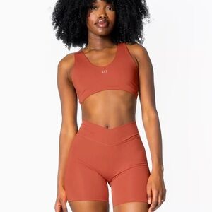 437 Active Shorts Chili Red